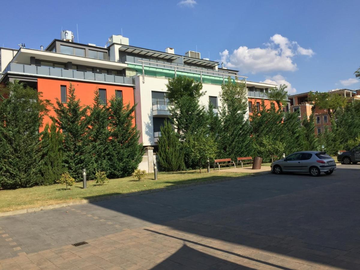 Adam Guesthouse I. Кечкемет Екстер'єр фото