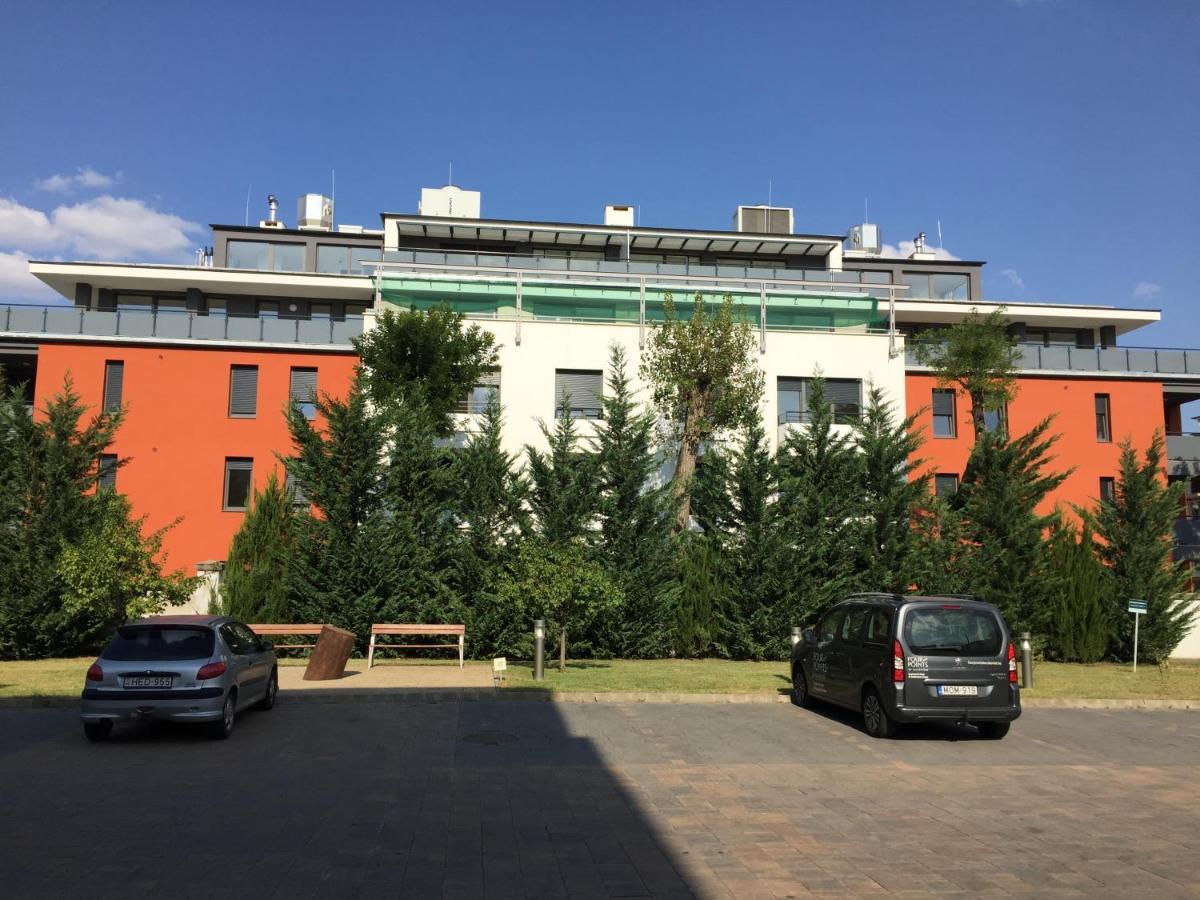 Adam Guesthouse I. Кечкемет Екстер'єр фото
