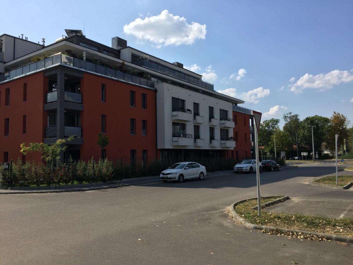 Adam Guesthouse I. Кечкемет Екстер'єр фото